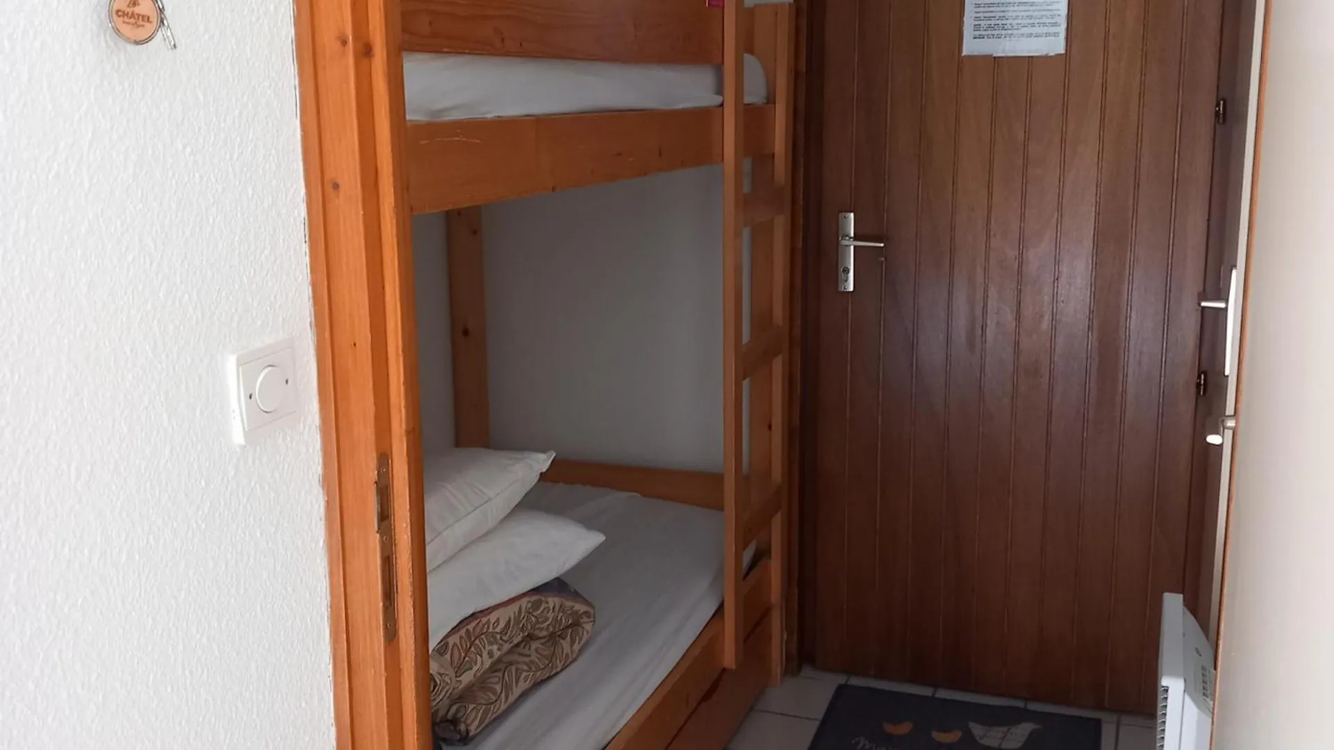Studio Pour 3 Pers. A Chatel Avec Balcon, Parking, Pres Navettes Et Centre. Exposition Sud/Ouest. - Fr-1-676-115 0*,  France